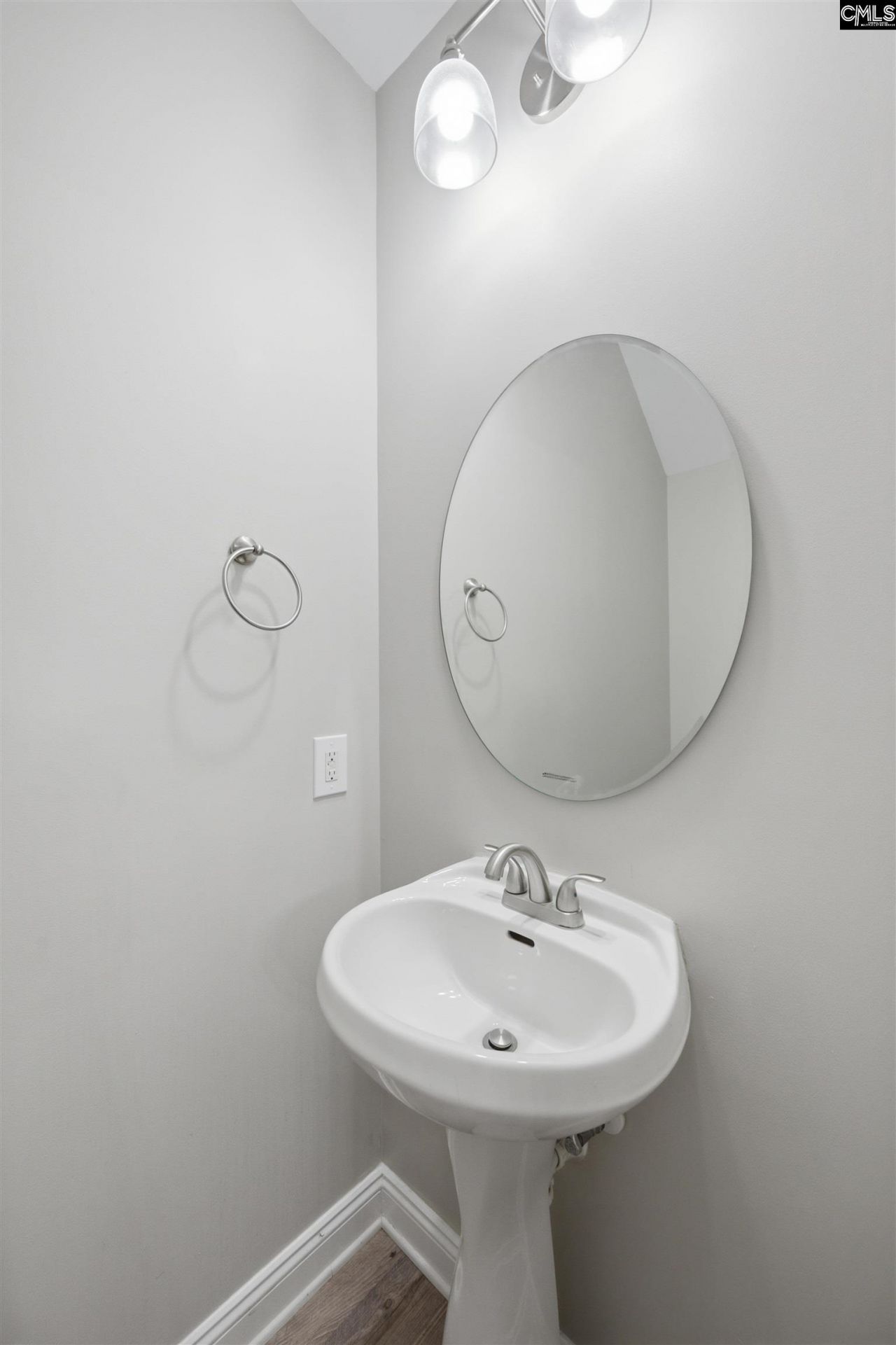 827 Forest Park Road Photo 10