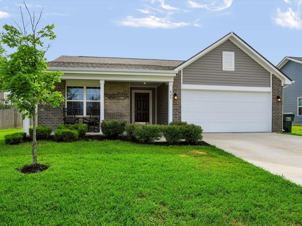 425 Thunderwood, Greenfield, IN 46140