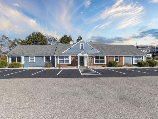 712 Main Street, Hyannis, MA 02601