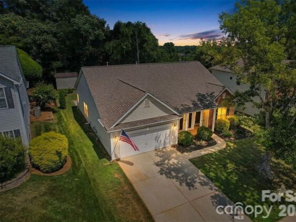 10906 Chamberlain Hall Court, Charlotte, NC 28277