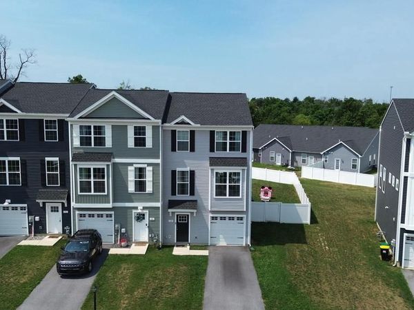 32 COOP LANE, HANOVER, PA 17331