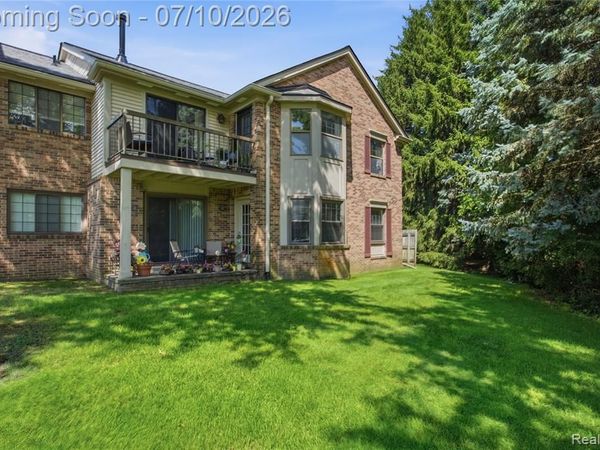 37091 Kirkshire Court, Farmington Hills, MI 48331