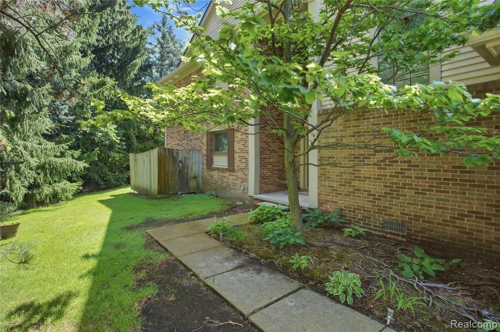 37091 Kirkshire Court, Farmington Hills, MI 48331 Main Photo