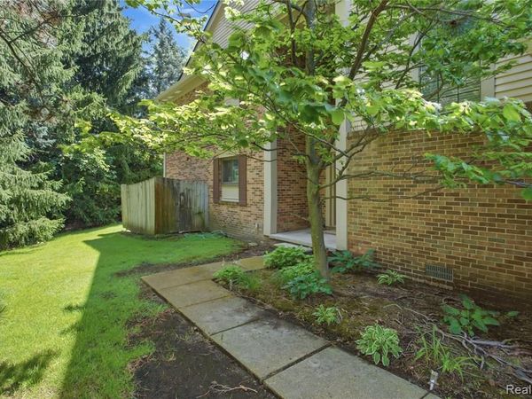 37091 Kirkshire Court, Farmington Hills, MI 48331