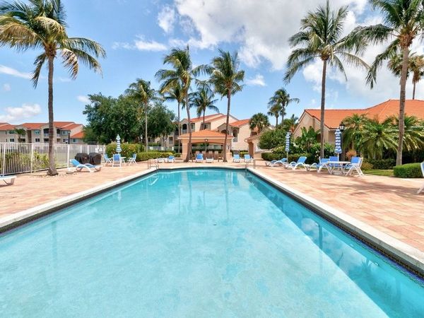 1590 S 42nd Circle , Unit 207, Vero Beach, FL 32967