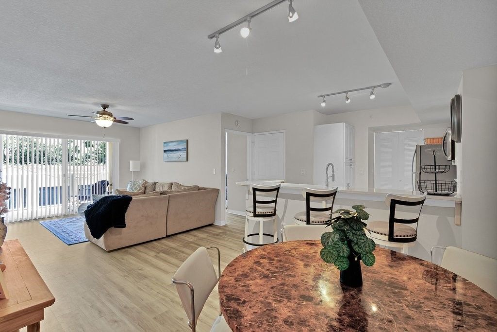 1590 S 42nd Circle, Unit 207, Vero Beach, FL 32967 Photo