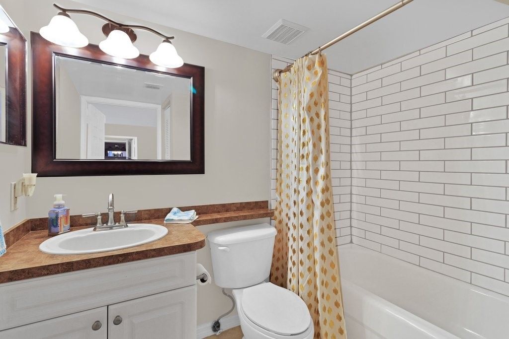 1590 S 42nd Circle, Unit 207, Vero Beach, FL 32967 Photo