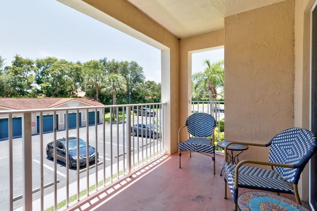 1590 S 42nd Circle, Unit 207, Vero Beach, FL 32967 Photo