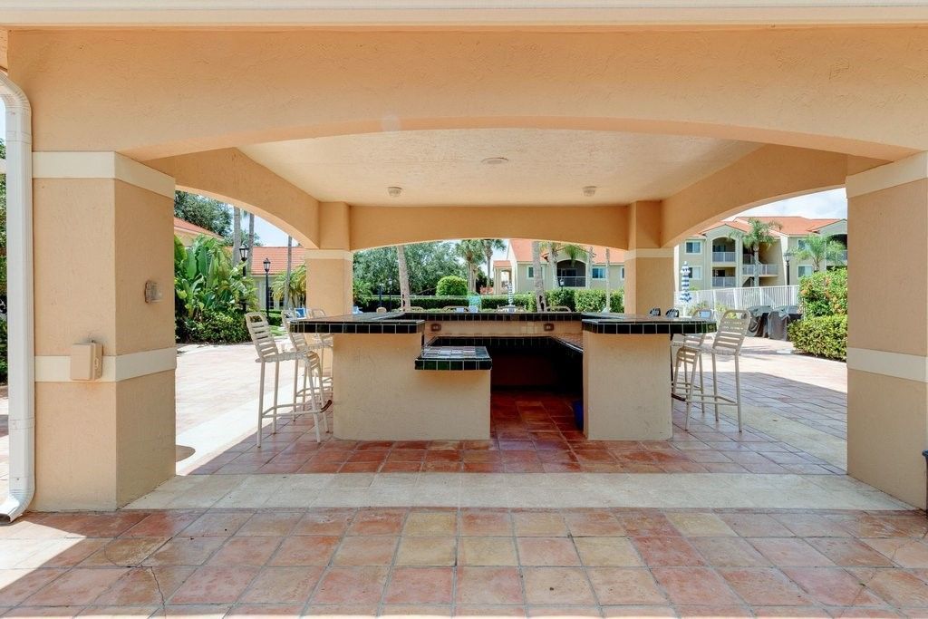 1590 S 42nd Circle, Unit 207, Vero Beach, FL 32967 Photo