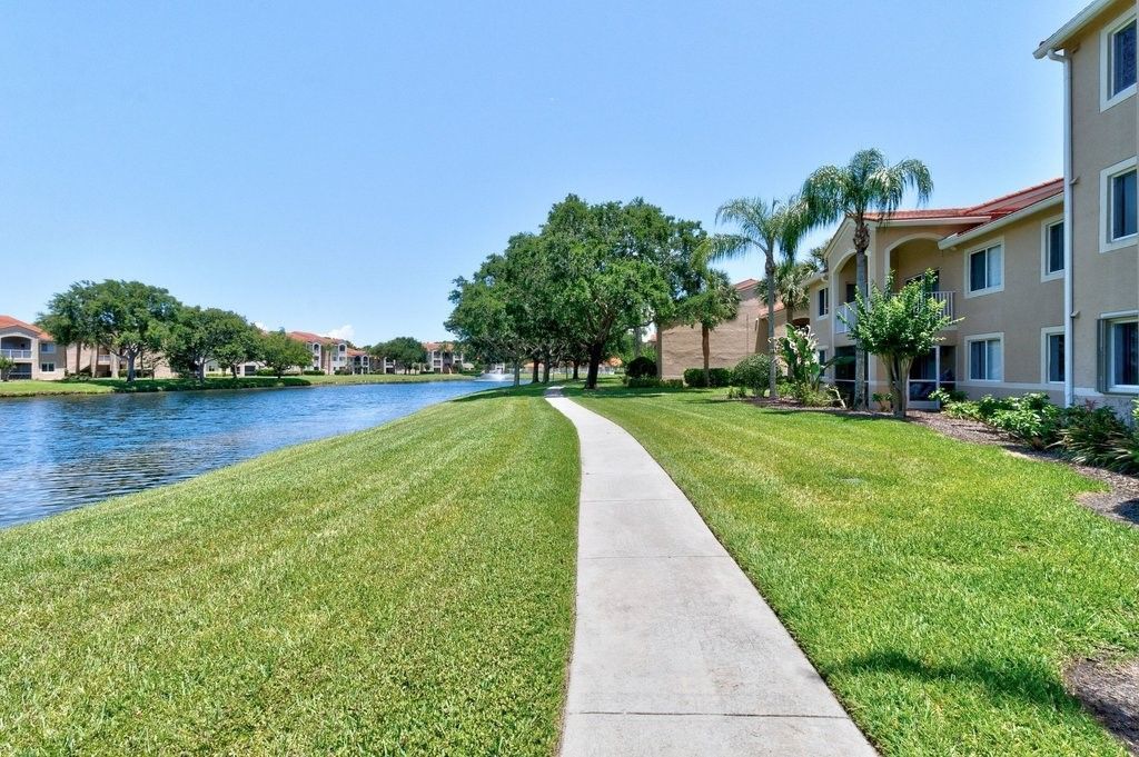 1590 S 42nd Circle, Unit 207, Vero Beach, FL 32967 Photo