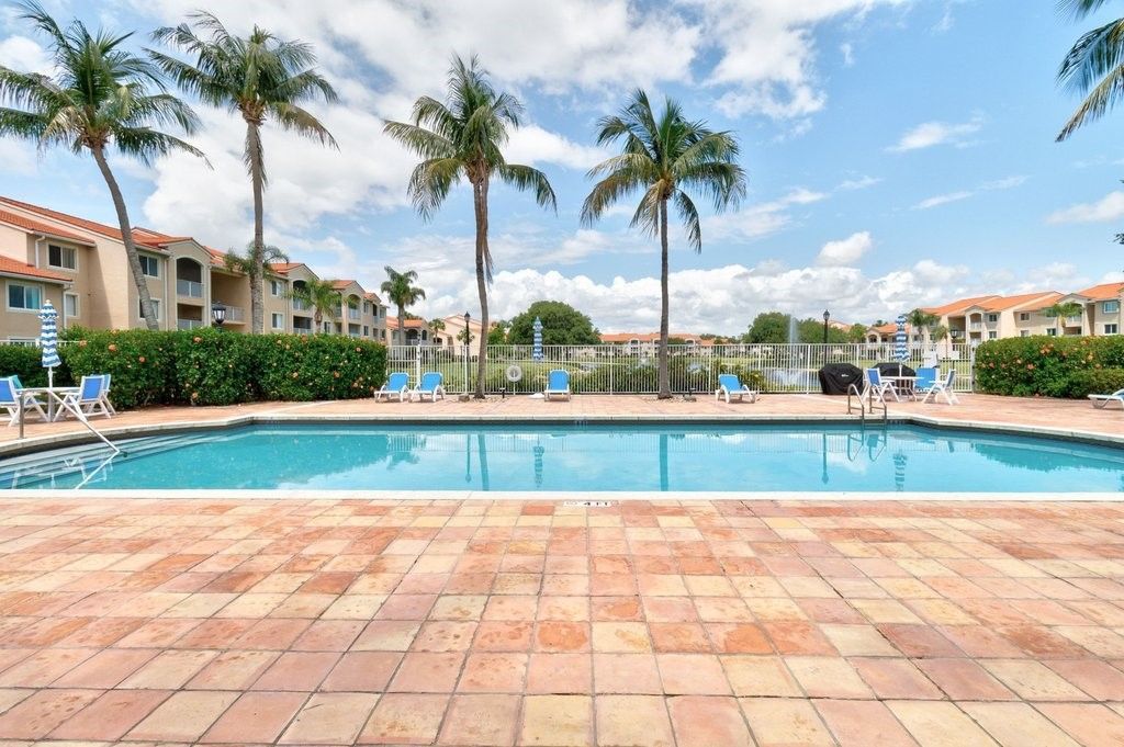 1590 S 42nd Circle, Unit 207, Vero Beach, FL 32967 Photo