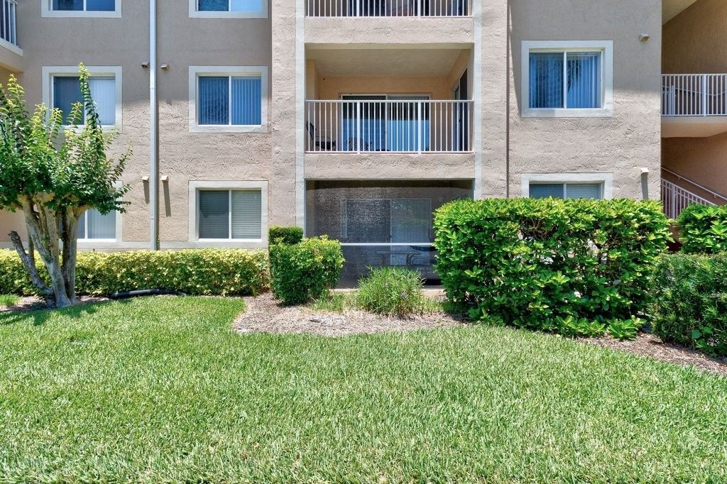1590 S 42nd Circle, Unit 207, Vero Beach, FL 32967 Photo