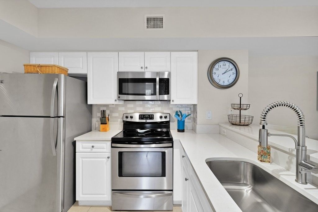 1590 S 42nd Circle, Unit 207, Vero Beach, FL 32967 Photo