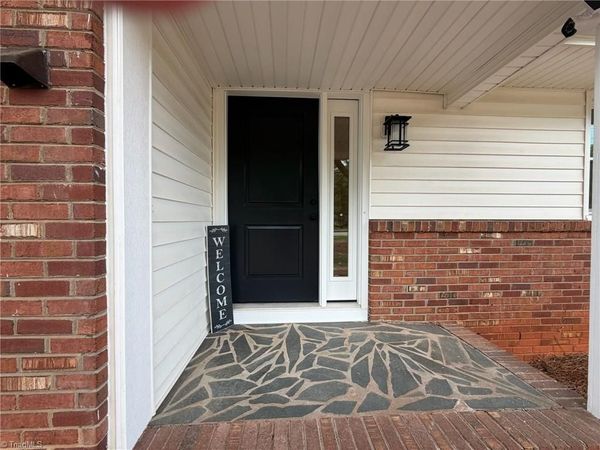 2701 Tudor Road , Winston-Salem, NC 27106
