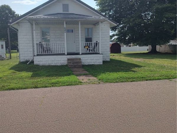 602 Oxford Avenue , Newcomerstown, OH 43832