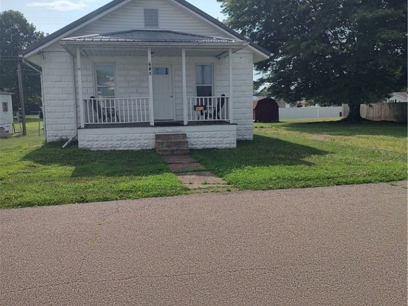 602 Oxford Avenue, Newcomerstown, OH 43832 Photo 1