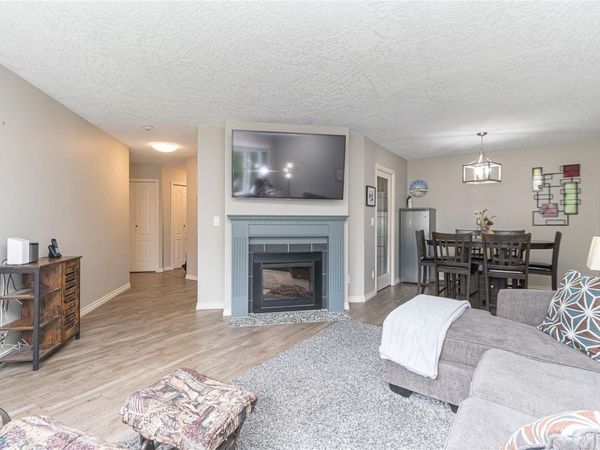 3931 Shelbourne St , Unit #204, Saanich, BC V8P 4H9