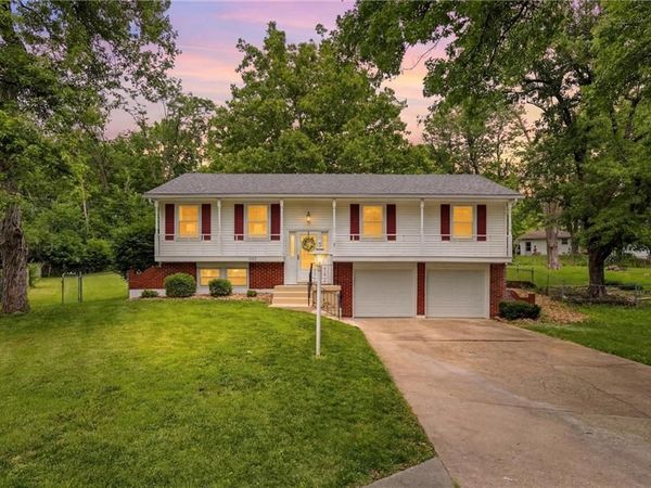 10601 Walrond Avenue, Kansas City, MO 64137