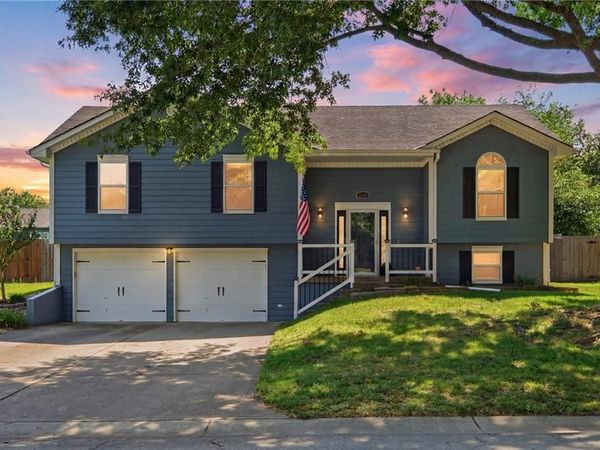 1013 SE Wingate Court, Lee's Summit, MO 64081