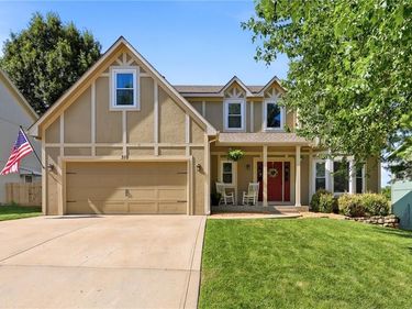 318 Shannon Avenue, Smithville, MO 64089