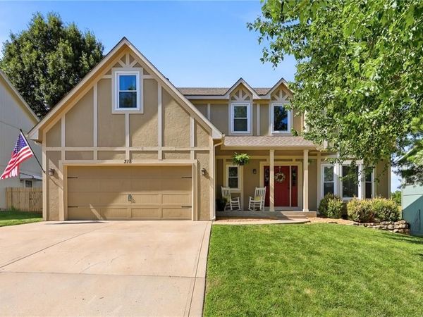 318 Shannon Avenue, Smithville, MO 64089