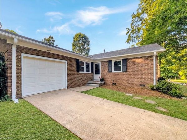 307 Foxcroft Drive , Winston-Salem, NC 27103