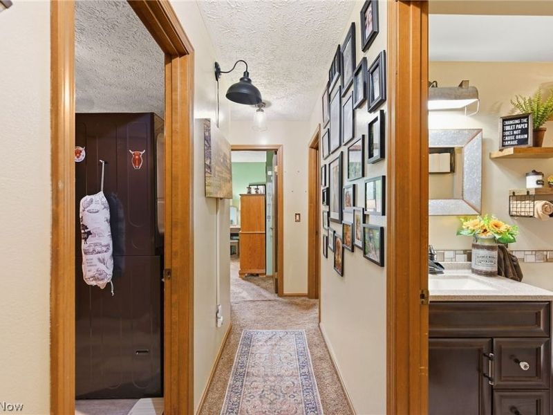 8330 Quail Point Lane, Mentor, OH 44060 Photo 13