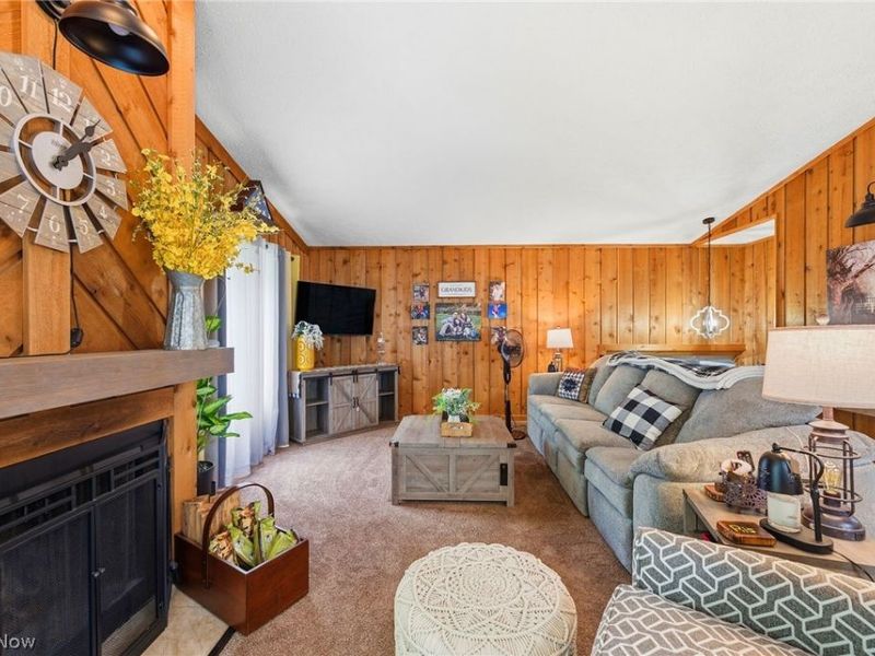 8330 Quail Point Lane, Mentor, OH 44060 Photo 2