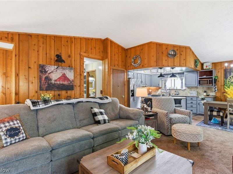 8330 Quail Point Lane, Mentor, OH 44060 Photo 3