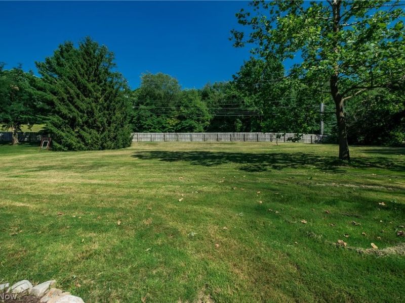 4325 Larchwood Circle NW, Canton, OH 44718 Photo 10