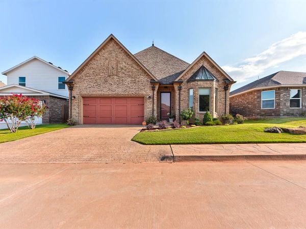 806 Chateau Court, Kingfisher, OK 73750