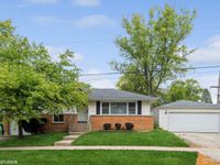 319 Shirley Court, Wheaton, IL 60187 primary photo
