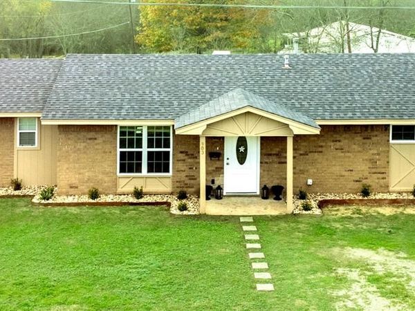 903 N Kaufman , Mexia, TX 76667