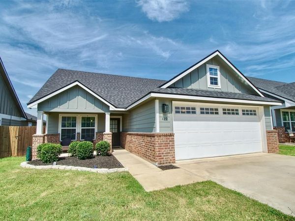 429 Travis Drive, McGregor, TX 76657