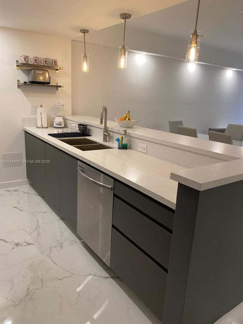 5601 Collins Ave, Unit 722, Miami Beach, FL 33140 Photo