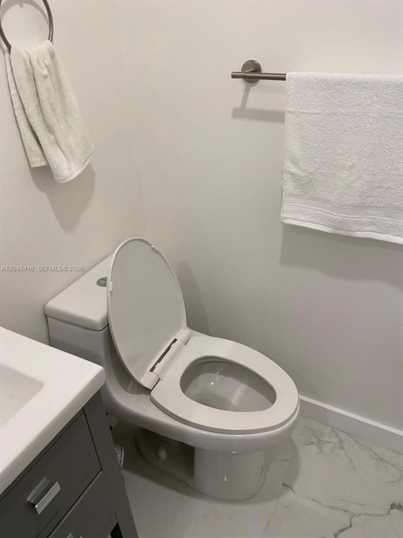 5601 Collins Ave, Unit 722, Miami Beach, FL 33140 Photo