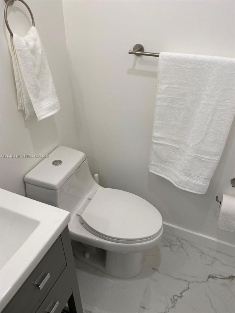 5601 Collins Ave, Unit 722, Miami Beach, FL 33140 Photo