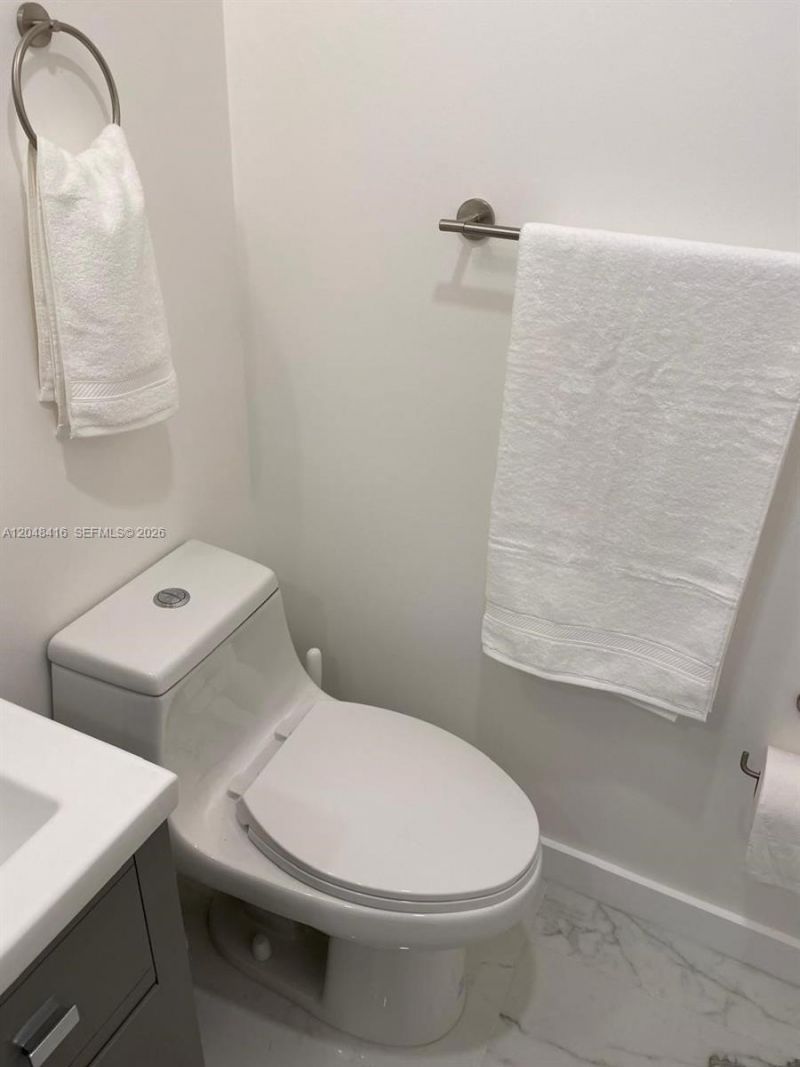 5601 Collins Ave, Unit 722, Miami Beach, FL 33140 Photo