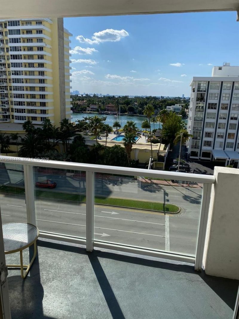 5601 Collins Ave, Unit 722, Miami Beach, FL 33140 Photo