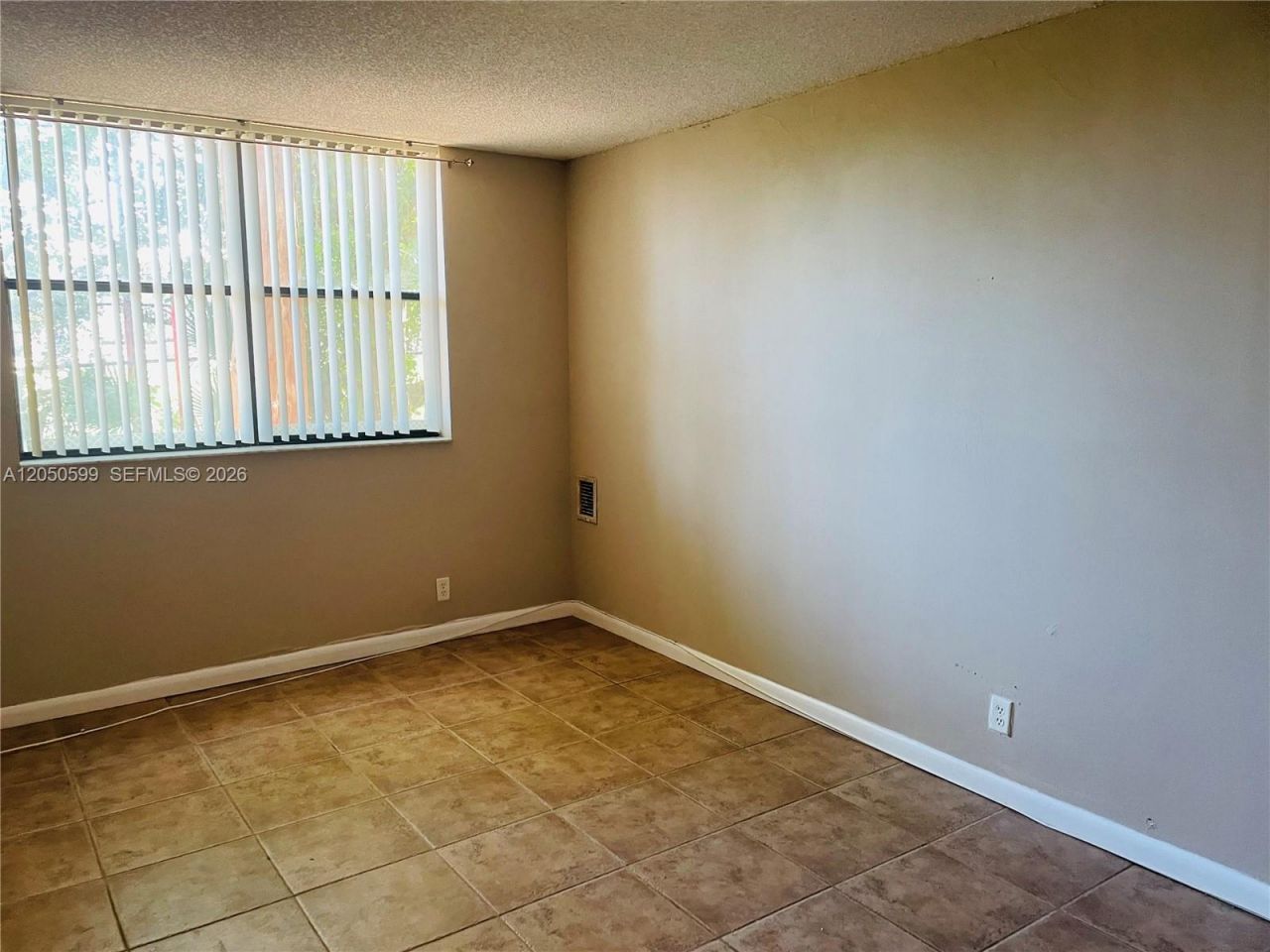 2401 Riverside Dr , Unit 114-B, Coral Springs, FL 33065 Photo