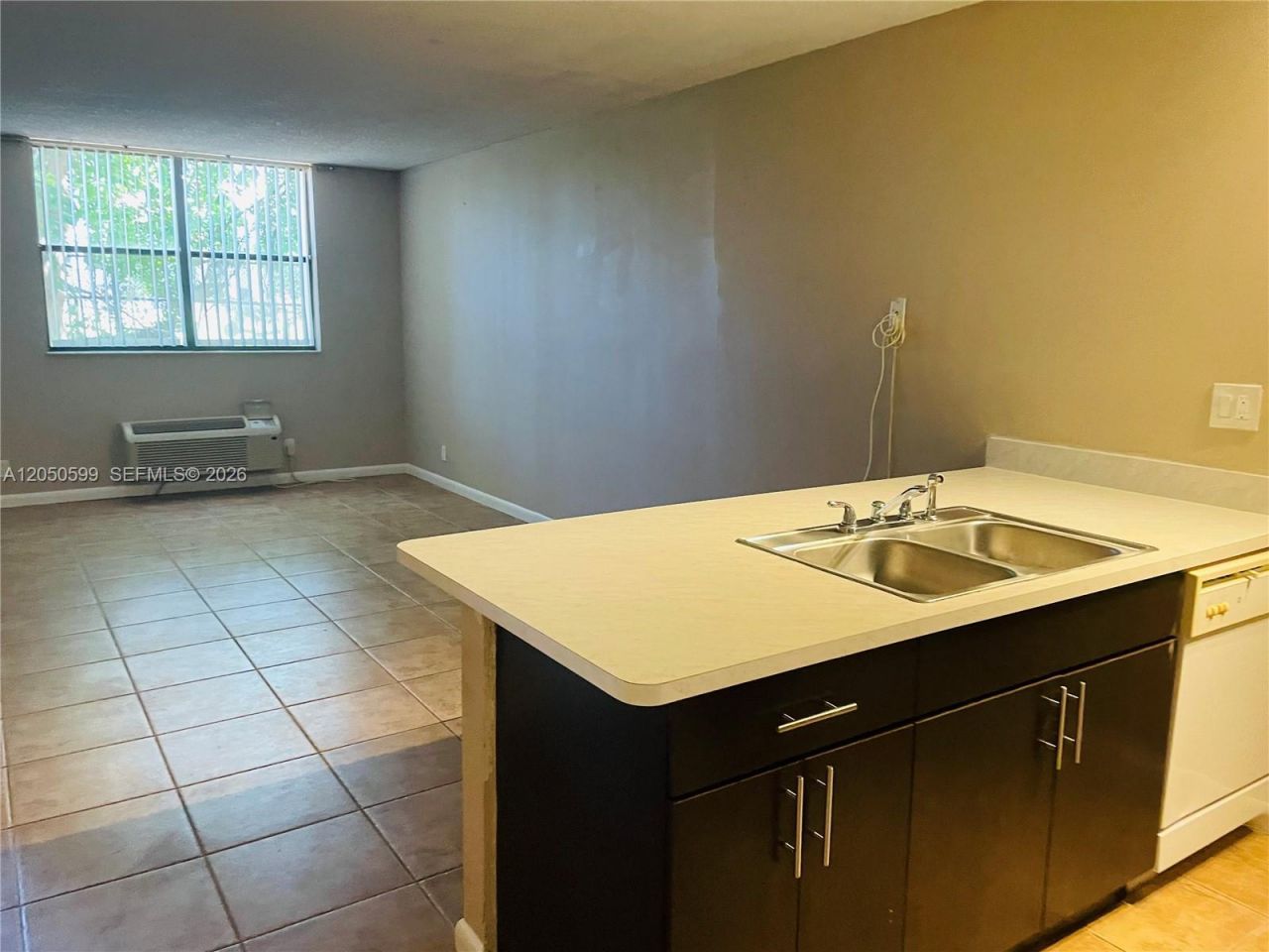 2401 Riverside Dr , Unit 114-B, Coral Springs, FL 33065 Photo