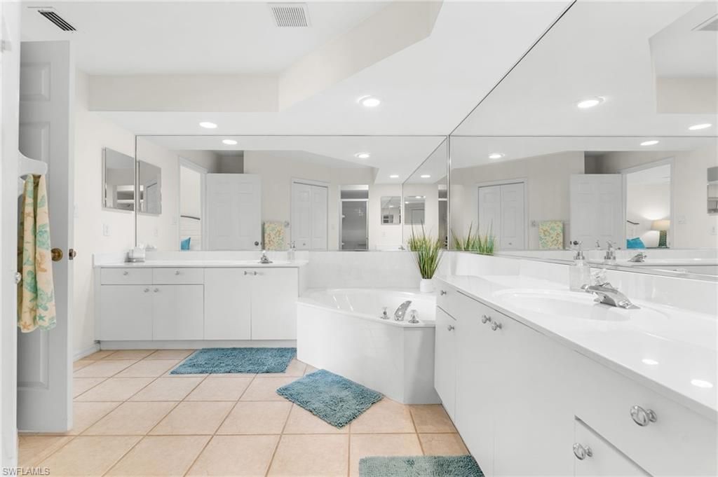 4907 Europa Dr, Naples, FL 34105 Photo