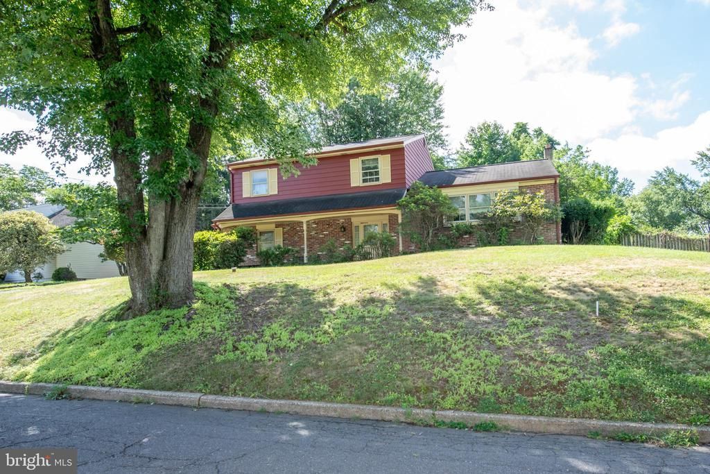 2527 ARROWHEAD DRIVE , FEASTERVILLE TREVOSE, PA 19053