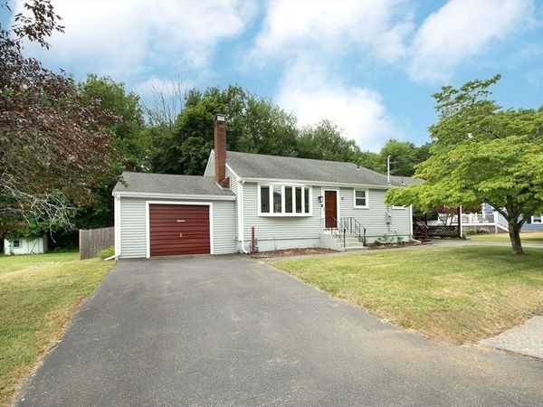 18 Oakwood Dr, Randolph, MA 02368