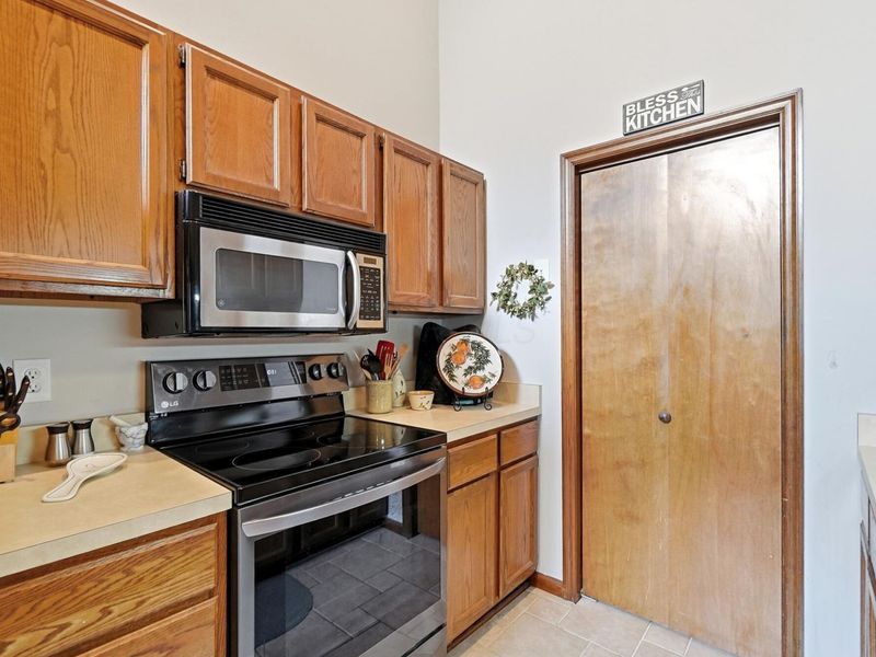 3111 Rivermill Drive, Unit 29, Columbus, OH 43220 Photo 14