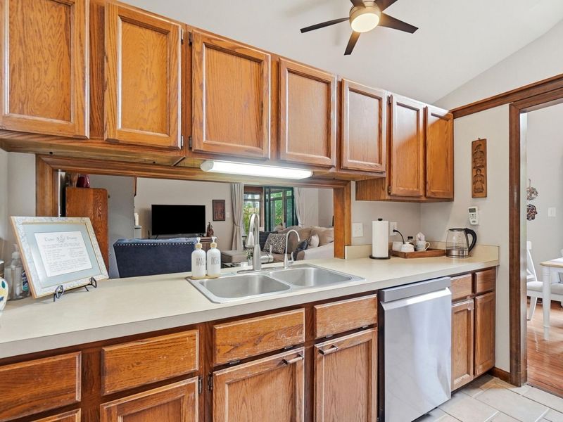 3111 Rivermill Drive, Unit 29, Columbus, OH 43220 Photo 16