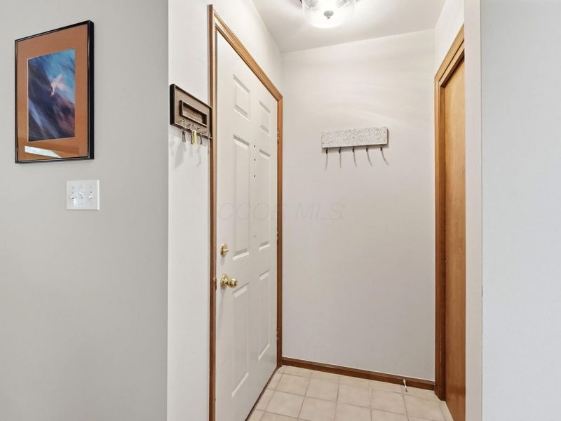 3111 Rivermill Drive, Unit 29, Columbus, OH 43220 Photo 4