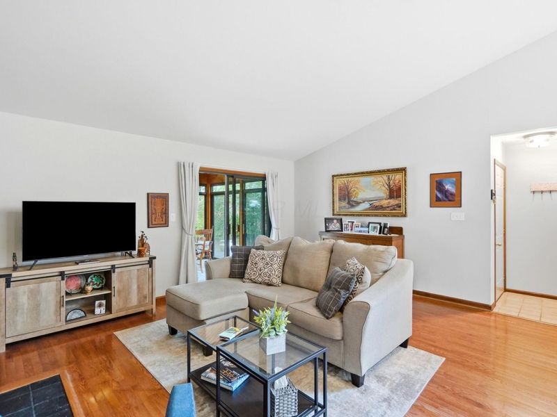 3111 Rivermill Drive, Unit 29, Columbus, OH 43220 Photo 6