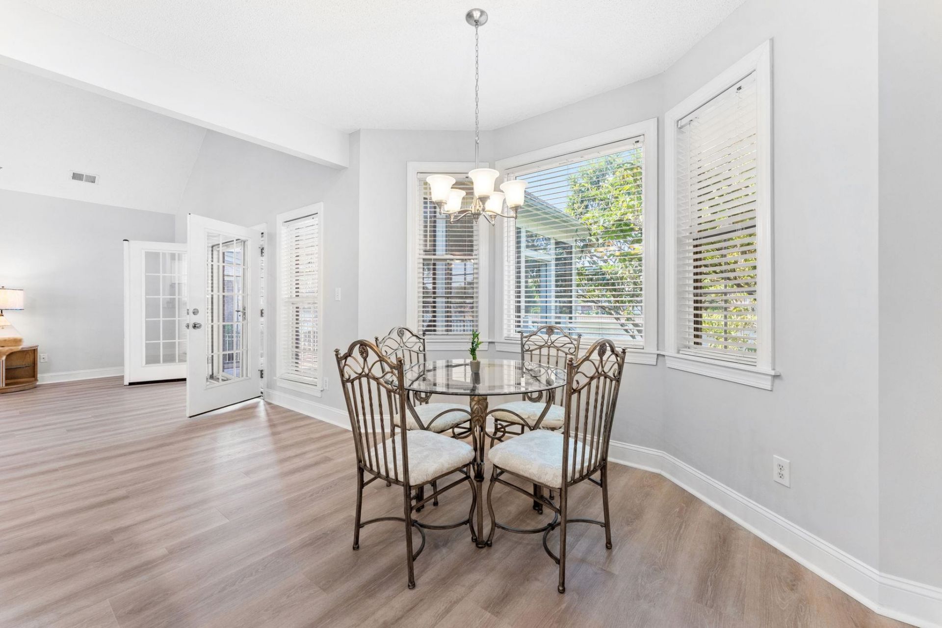 515 Sea Island Way  Photo 11