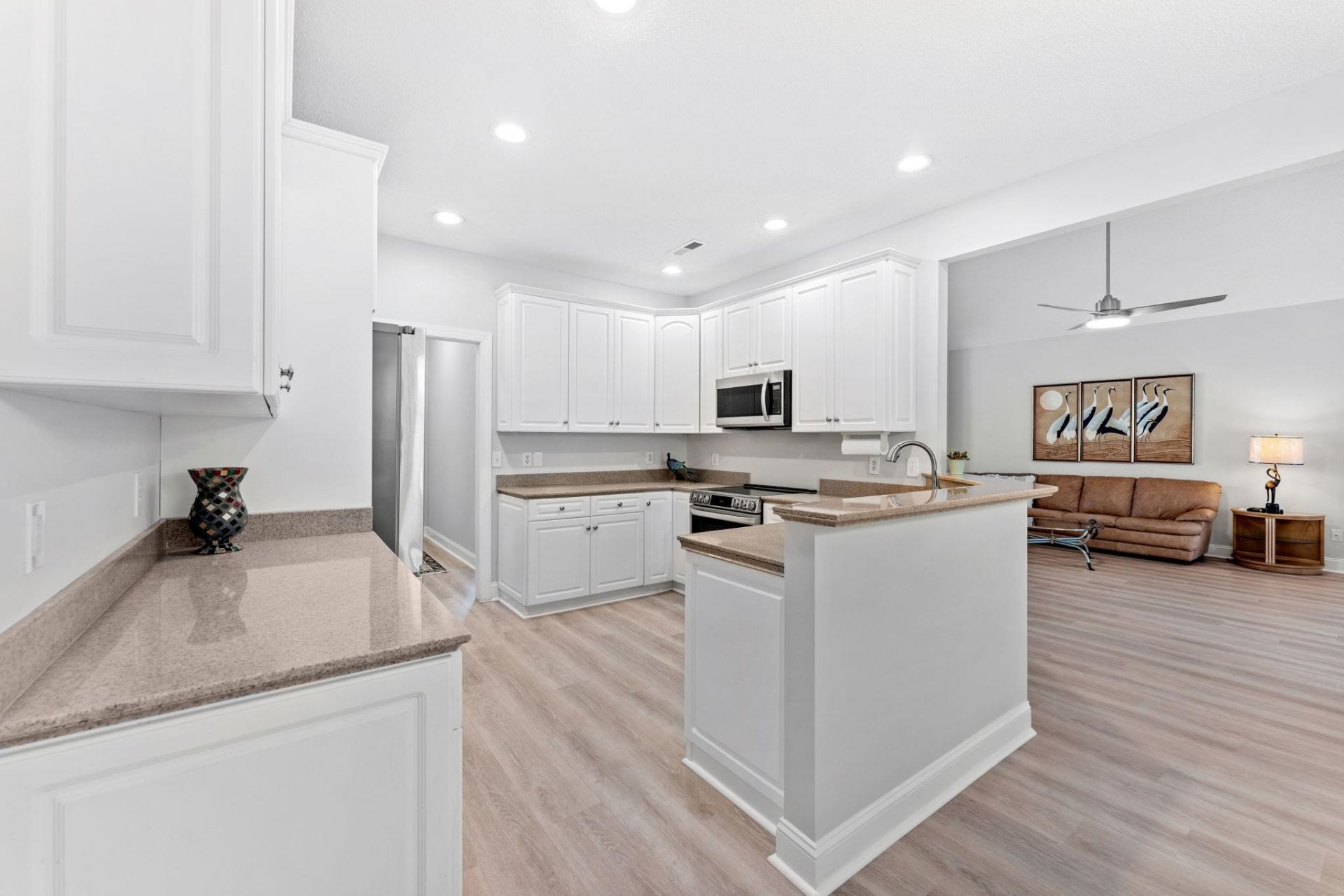 515 Sea Island Way  Photo 12